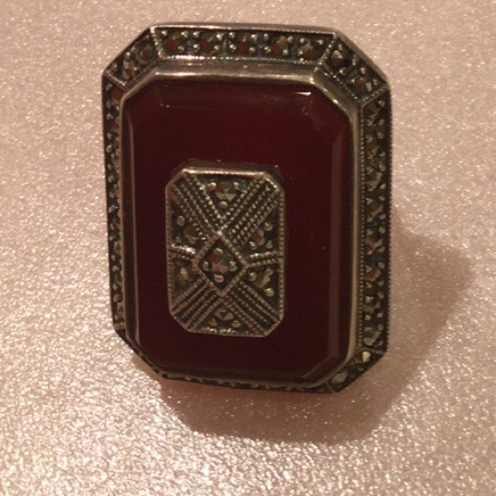 Stunning vintage looking sterling ring